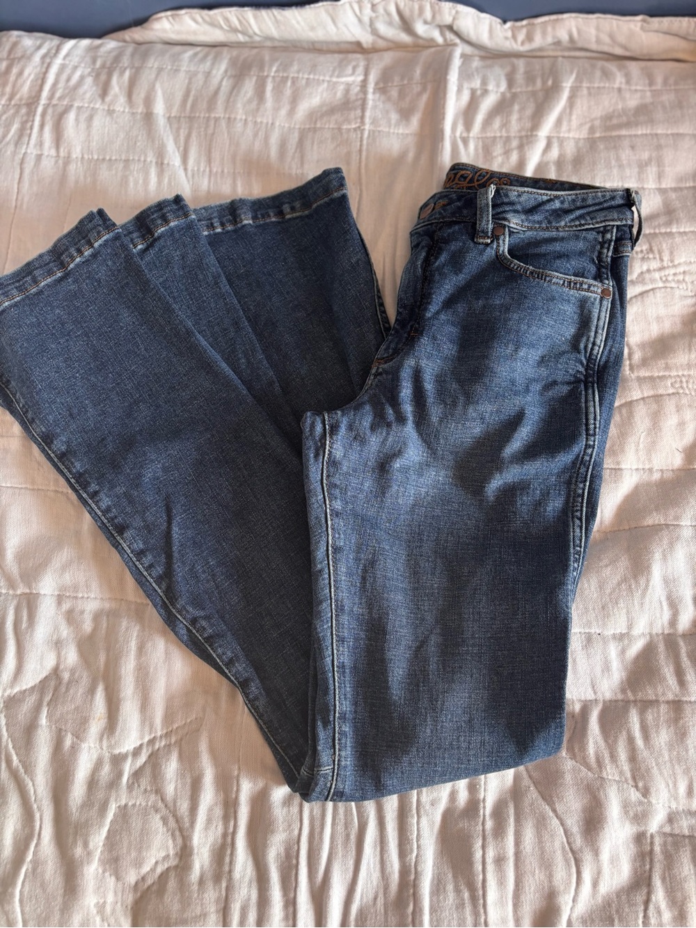Wrangler High Rise Flare Jeans. 28x34.